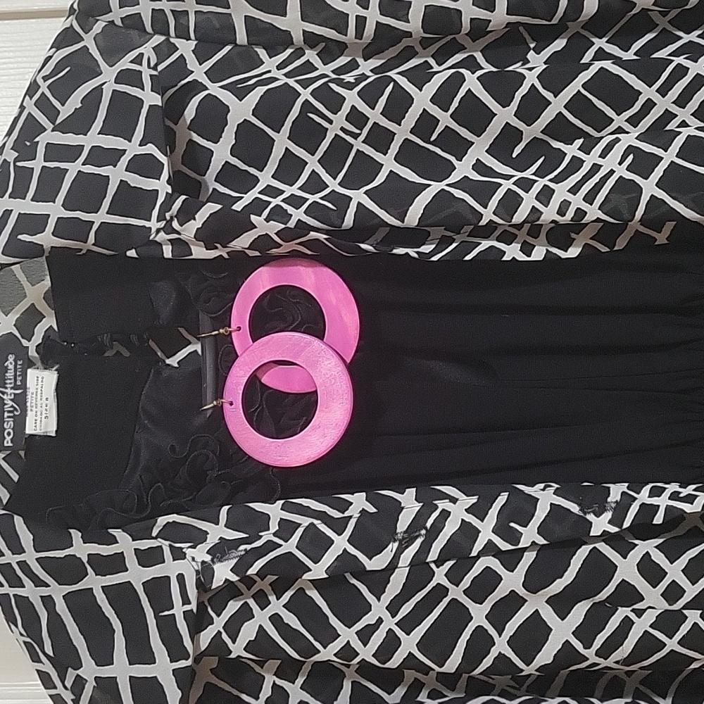 Dress,  cover up (8), purse, and new  ear-rings . Reduced from 25 to $14.00 - Picture 6 of 17